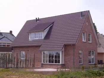 Nelskamp dakpan op woning Nelskamp dakpan op woning