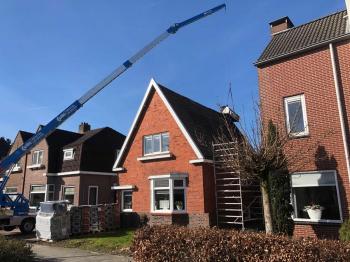 In Roeselare dak voorzien van Nelskamp f10u zwarte dakpannen