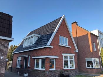 In Roeselare dak voorzien van Nelskamp f10u zwarte dakpannen