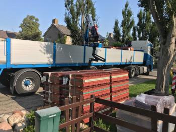 F12 Nelskamp dakpannen gelegd op woning in Nazareth