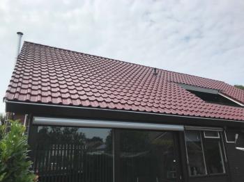 F12 Nelskamp dakpannen gelegd op woning in Nazareth