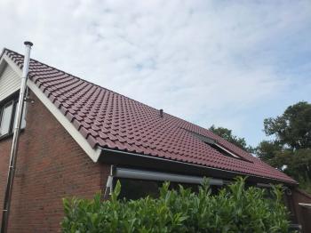 F12 Nelskamp dakpannen gelegd op woning in Nazareth