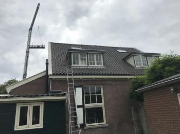 Monier blauw gesmoorde dakpannen leggen in Zelzate