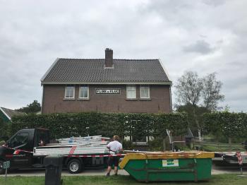 Monier blauw gesmoorde dakpannen leggen in Zelzate