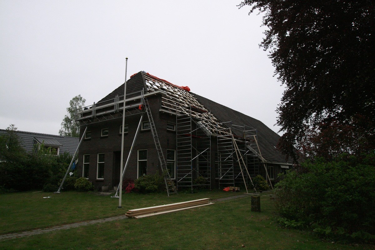 Dak renovatie van boerderij in Gasselternijveen Dak renovatie van boerderij in Gasselternijveen